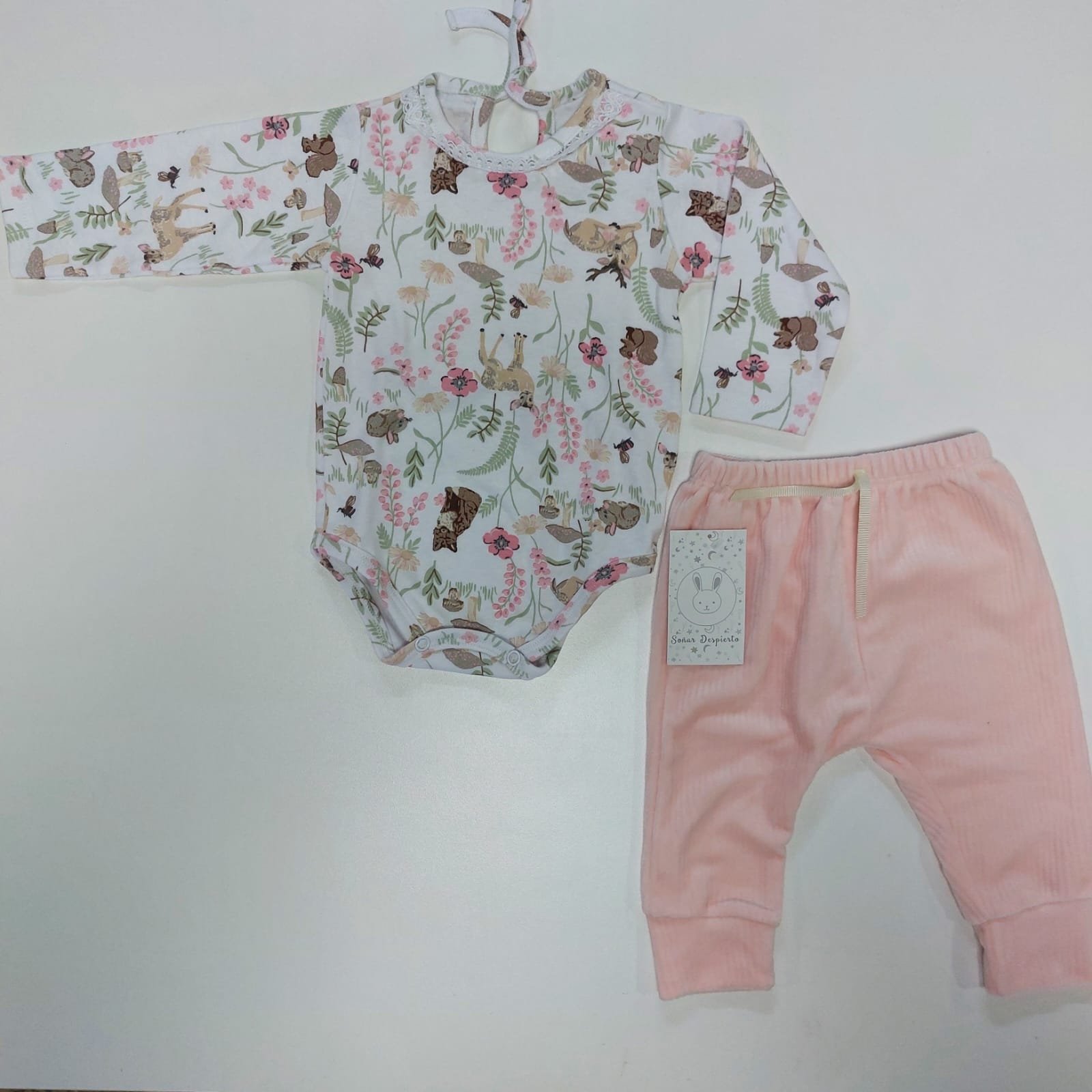 Set de Bebé Floral y Animalitos – Body Manga Larga y Pantalón Rosa