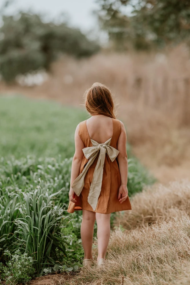Vestido Infantil marrón con Moño