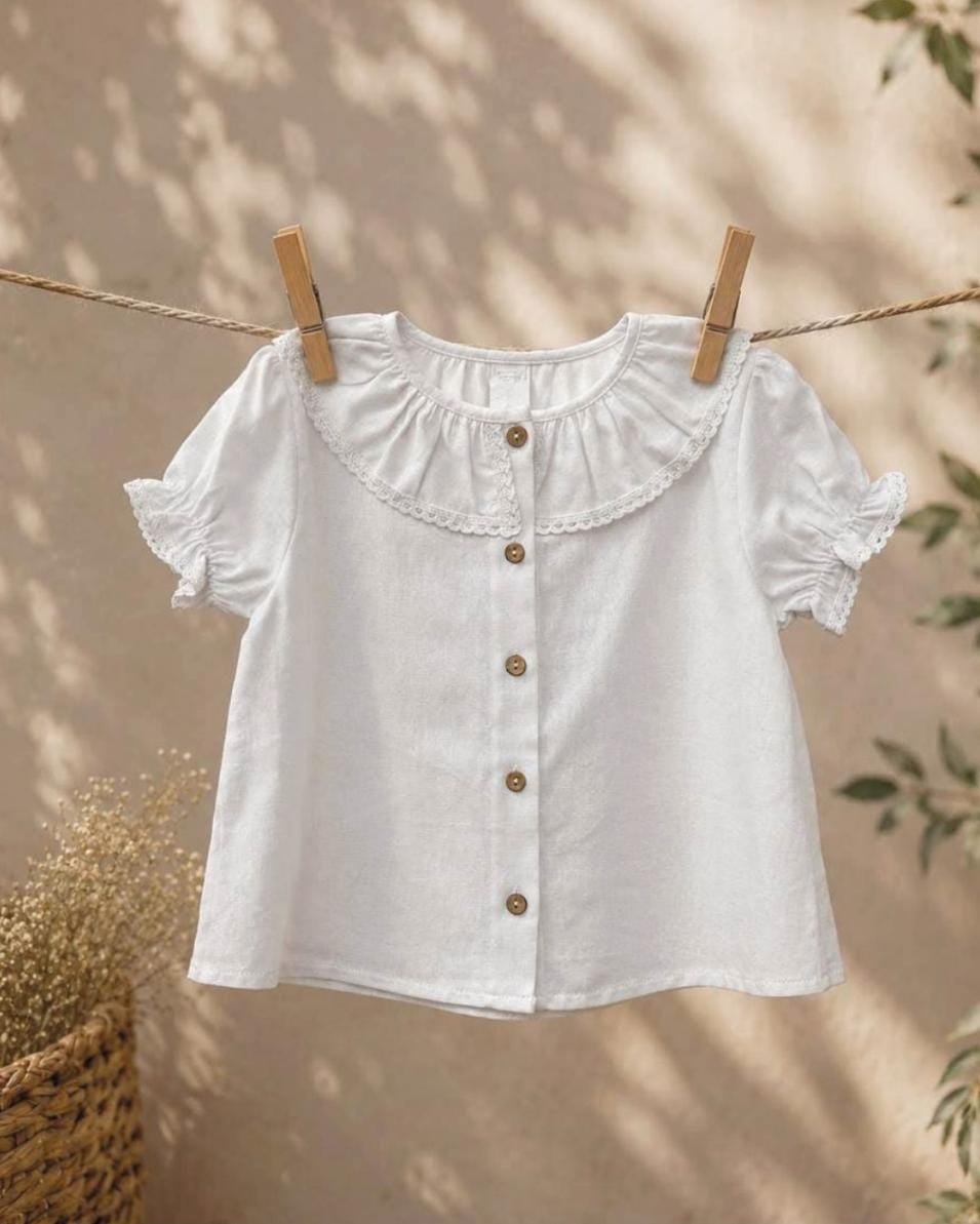 Blusa Infantil con Cuello  y Puntilla