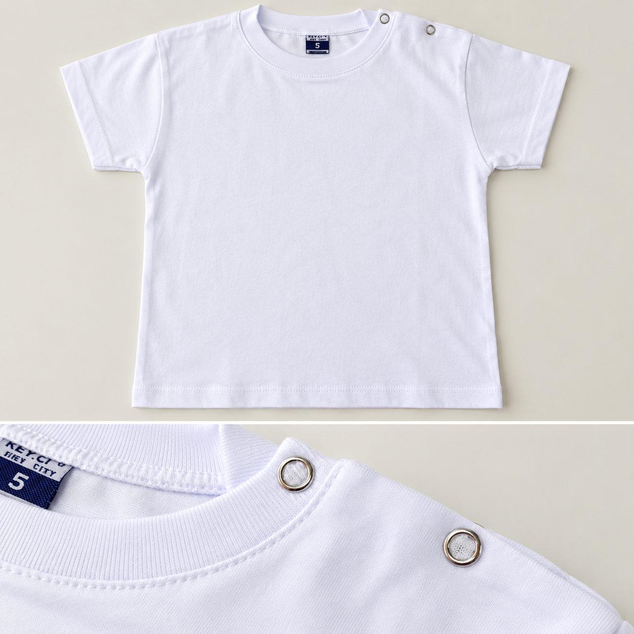 Remera Colegial Blanca con Broches en Hombro