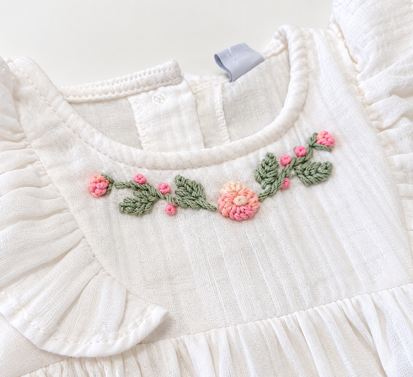Body Bebé Bordado Floral Blanco Natural con Volados