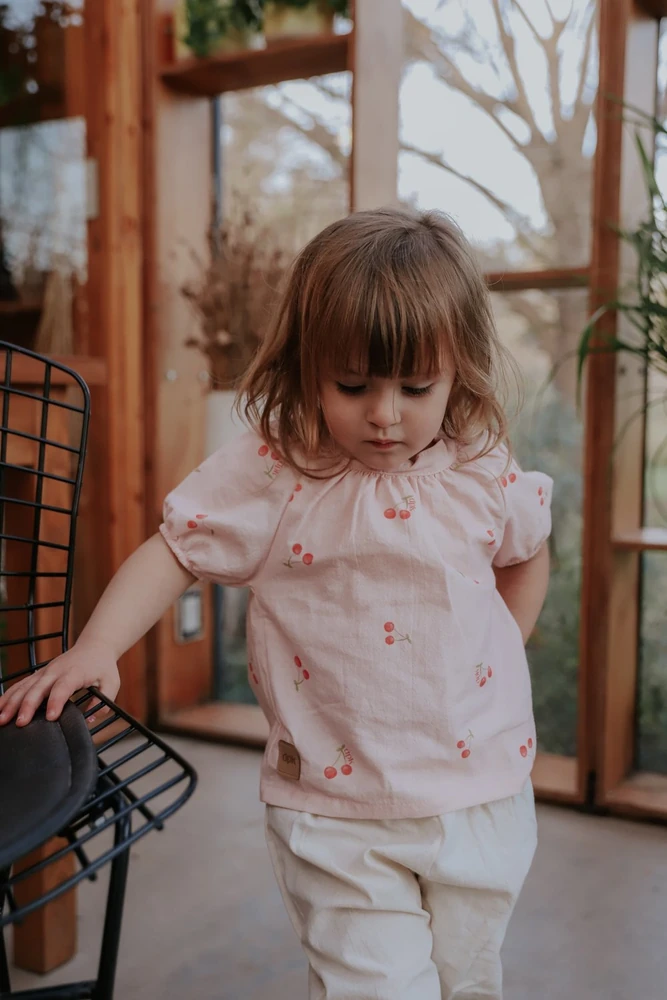 Blusa Bebé Rosa con Estampa de Cerezas