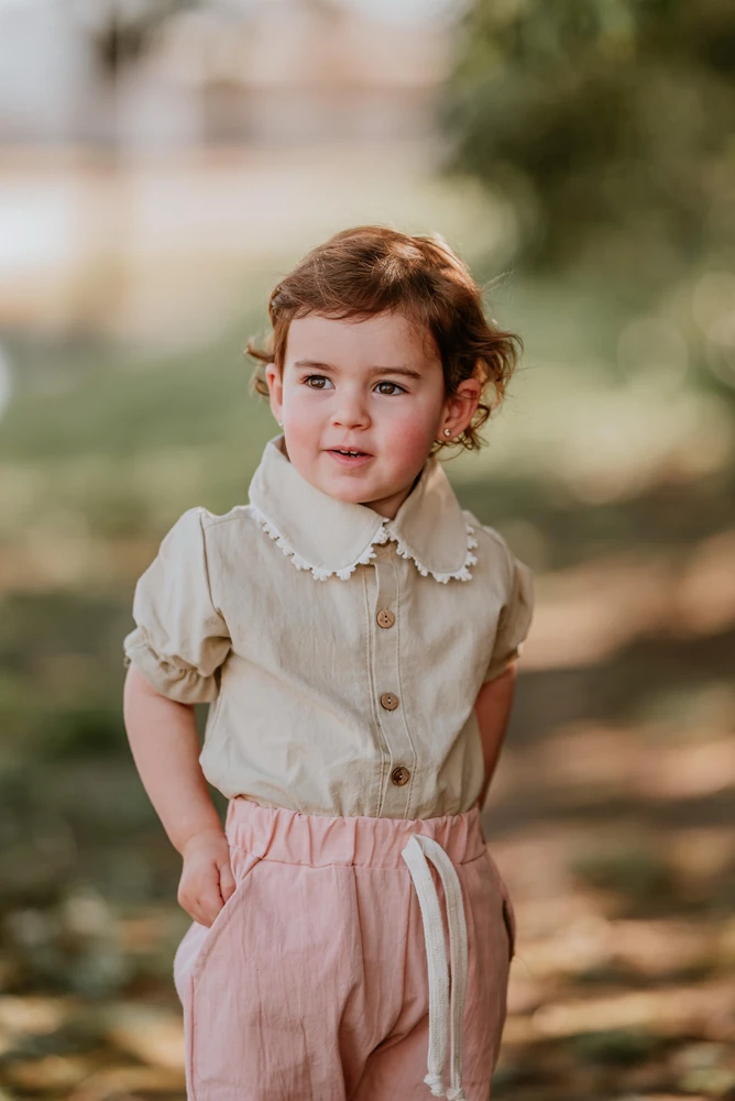 Body Bebé Beige con Cuello de Puntilla