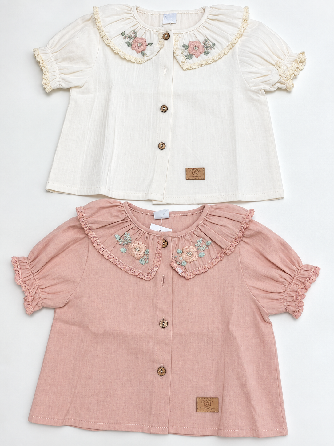 Blusa Infantil de Tusor con Cuello Bordado Floral y Puntilla – Rosa o Natural