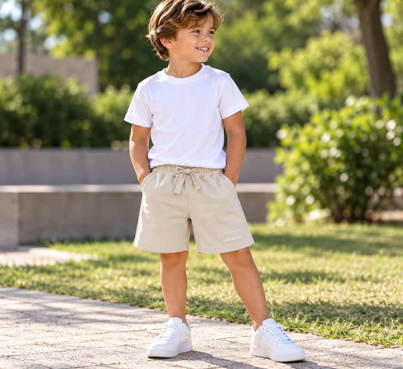 Bermuda Infantil Básica con Bolsillos – Colores Beige y Negro